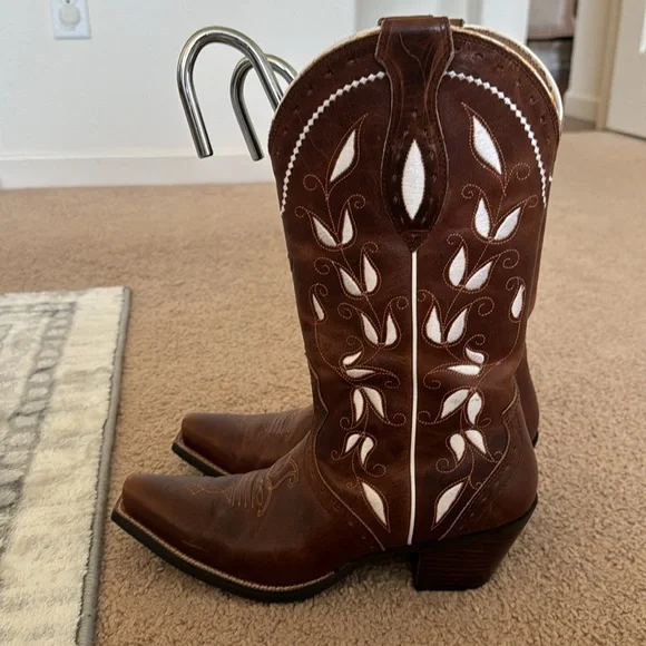 Ariat floral boots 7.5 - Picture 1 of 7